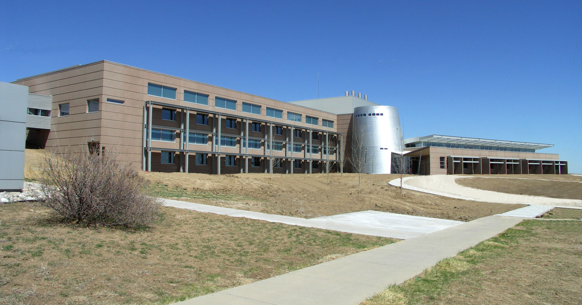 National Renewable Energy Laboratory - Science and Technology Facility exterior with HVAC and plumbing engineering by 360 Engineering Inc.